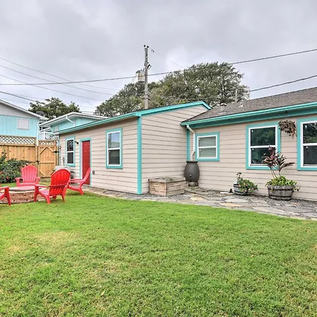 Villa Galveston Group Getaway With Private Yard And Fire Pit